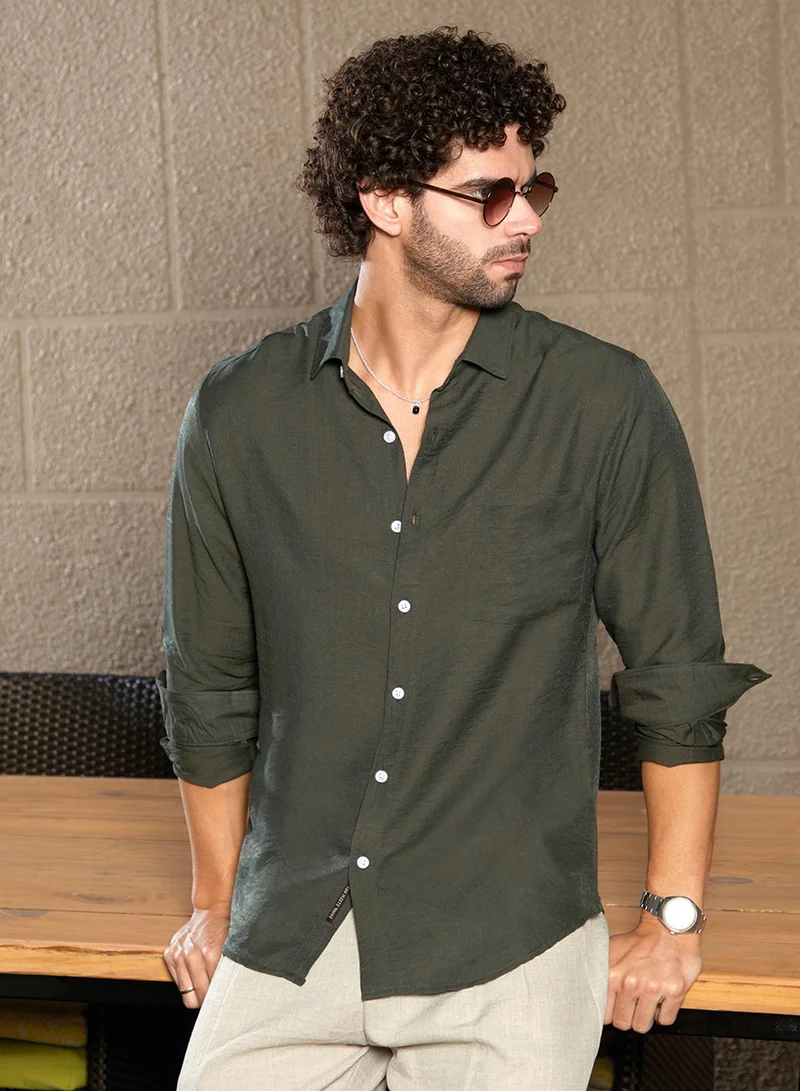 Campus Sutra Men's Olive Green Breezy Wrinked Relaxed Shirt For Casual Wear | Spread Collar | Long Cuffed Sleeves | Button Closure | Shirt Crafted With Comfort Fit For Everyday Wear