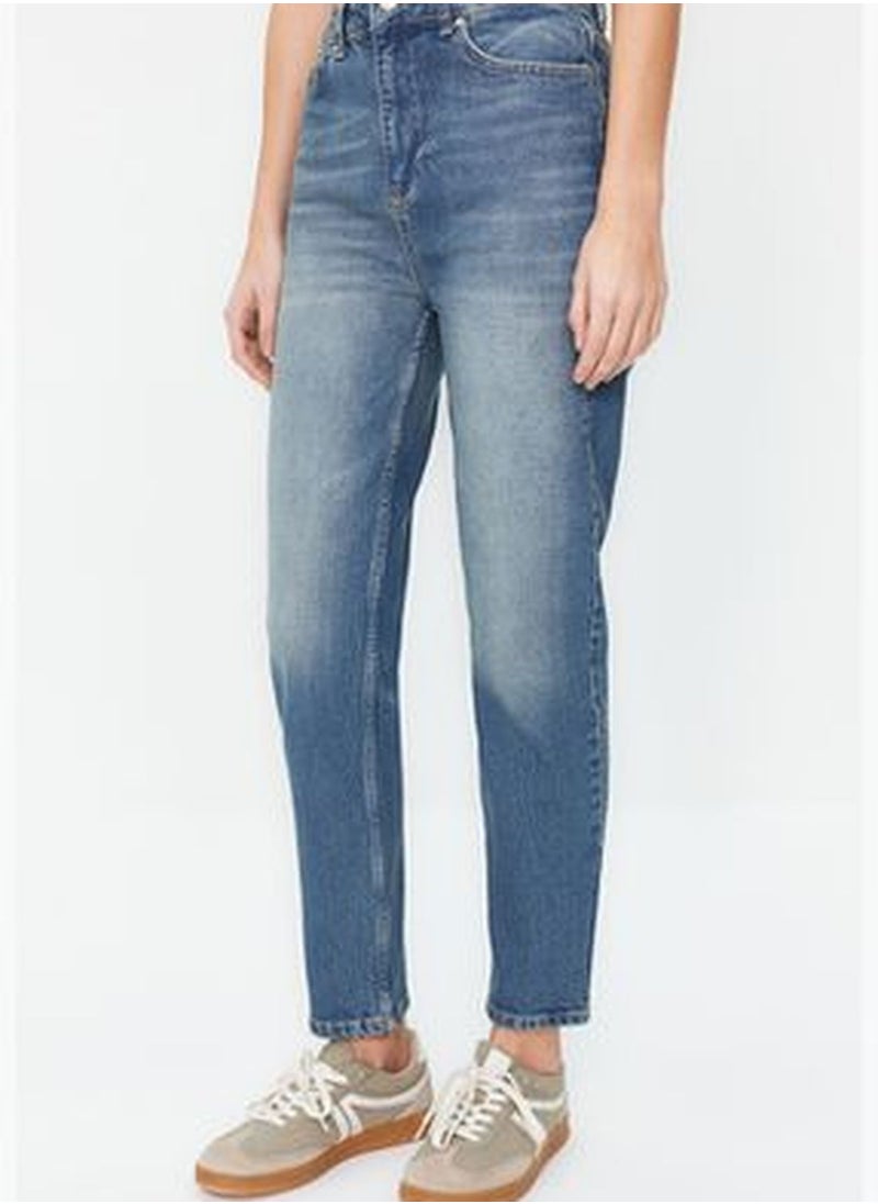 trendyol Blue Faded Effect Vintage High Waist Slim Mom Jeans TWOSS24JE00082  - Image 4