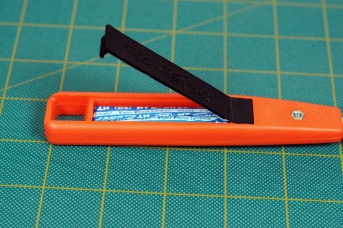 NT Cutter Multi-Use Plastic Cutter with Plastic Cutting Blade and Precision Knife Blade, 1 Cutter (M-500P) - Image 5