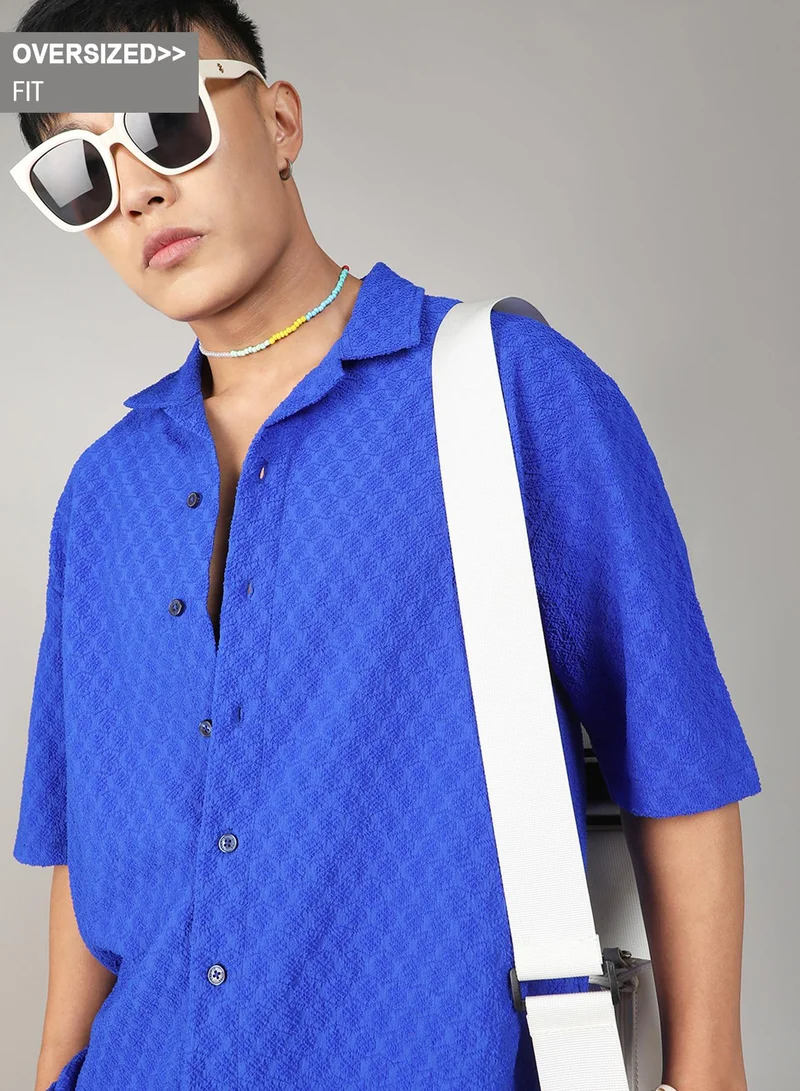 Campus Sutra Campus Sutra Men's Royal Blue Textured Geometric Oversized Shirt For Casual Wear | Spread Collar | Short Sleeve | Button Closure | Oversized Shirt Crafted With Comfort Fit For Everyday Wear