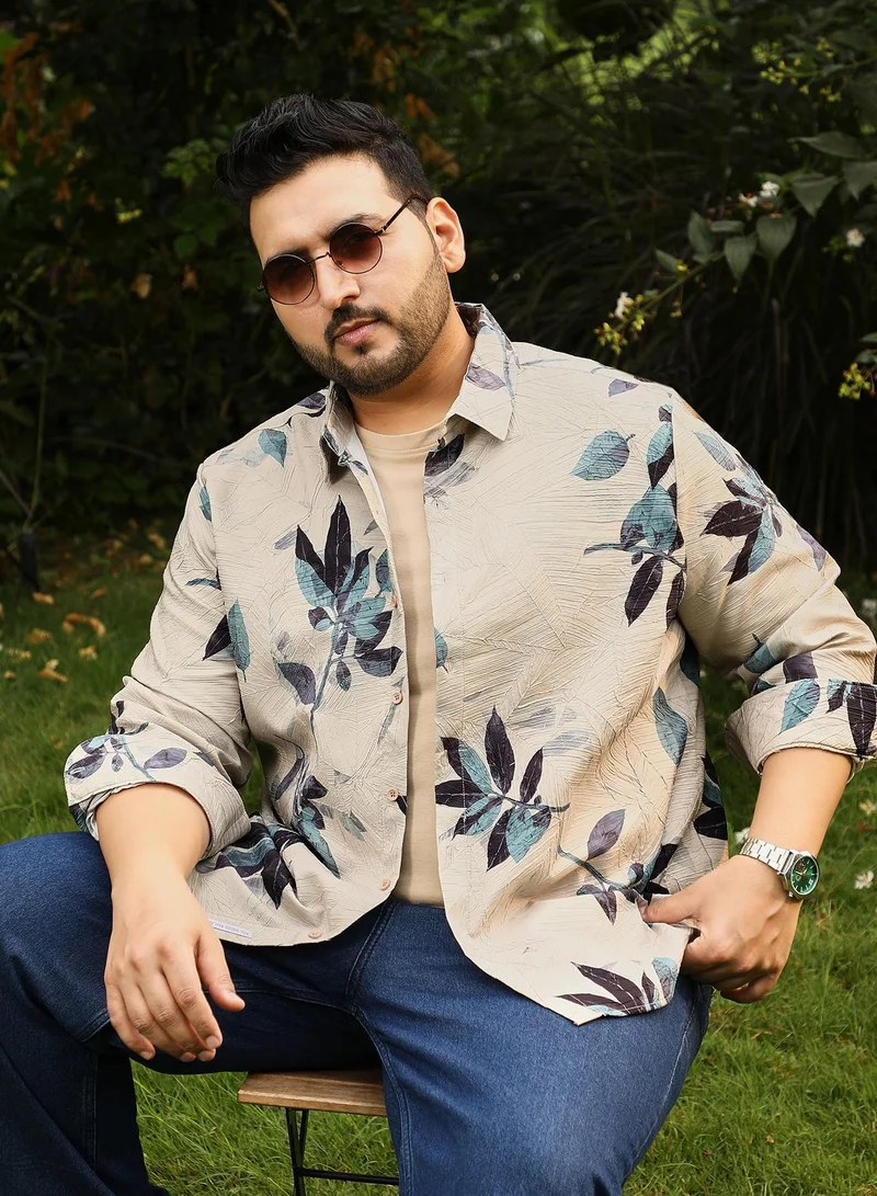انستافاب بلس قميص رجالي مطبوع بأوراق خضراء وبيج بياقة ممتدة وأكمام طويلة
