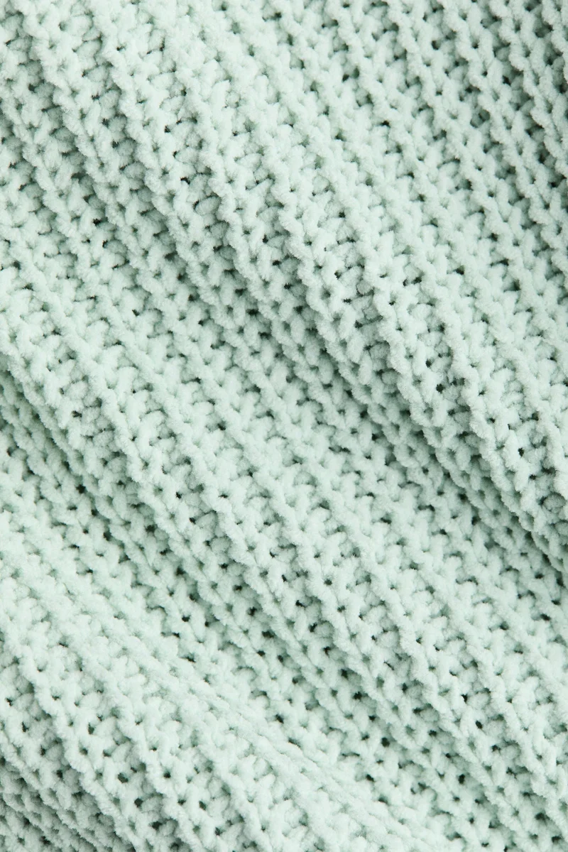 اتش اند ام كنزة محبوكة من نسيج شينيل