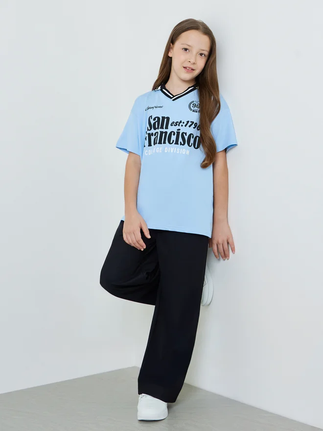 Styli Styli Girls Printed Ribbed V Neck Polo T-Shirt