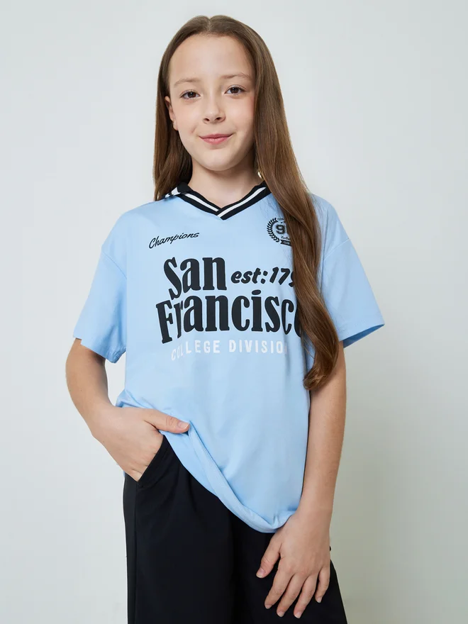 Styli Styli Girls Printed Ribbed V Neck Polo T-Shirt