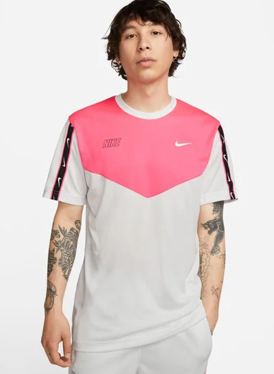Nike Men's Sportswear Repeat T-Shirt