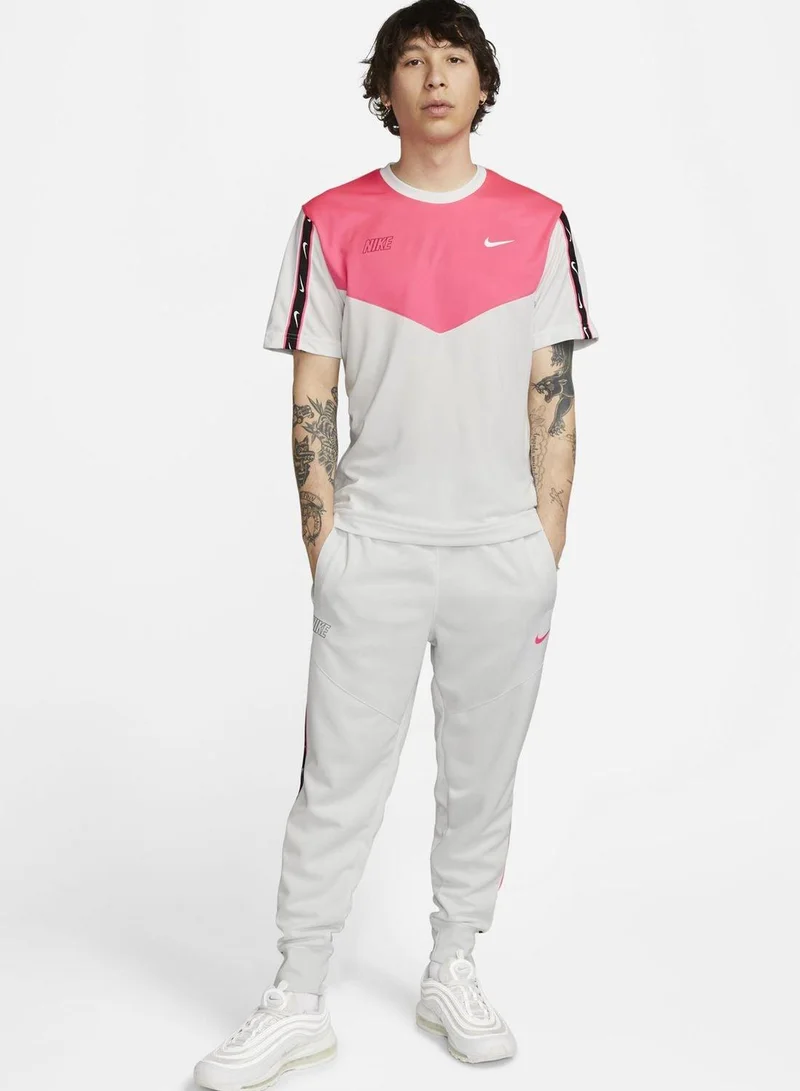 Nike Men's Sportswear Repeat T-Shirt