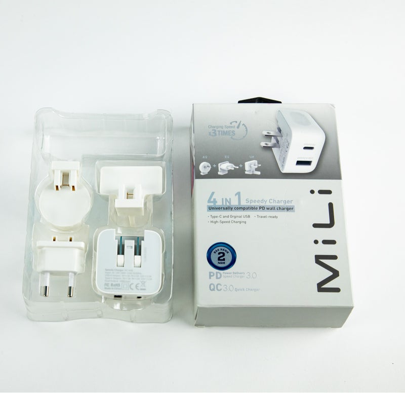 ميلى شاحن حائط MiLi بقدرة 30 واط يحتوي على منافذ مزدوجة (Type-C و USB-A) مع مقابس سفر قابلة للتبديل لتناسب مختلف المعايير الدولية (AU، EU، UK). - Image 3