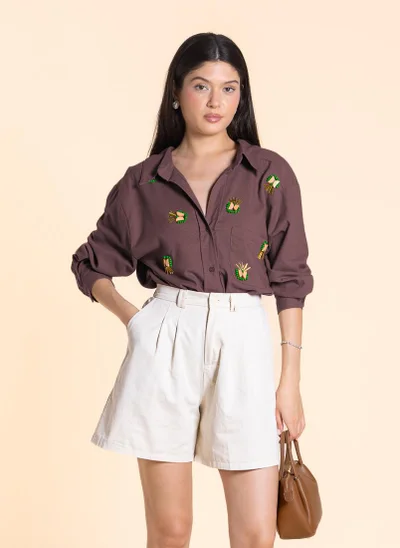 SHAPES DETAILED EMBROIDERED COMFORT SHIRT