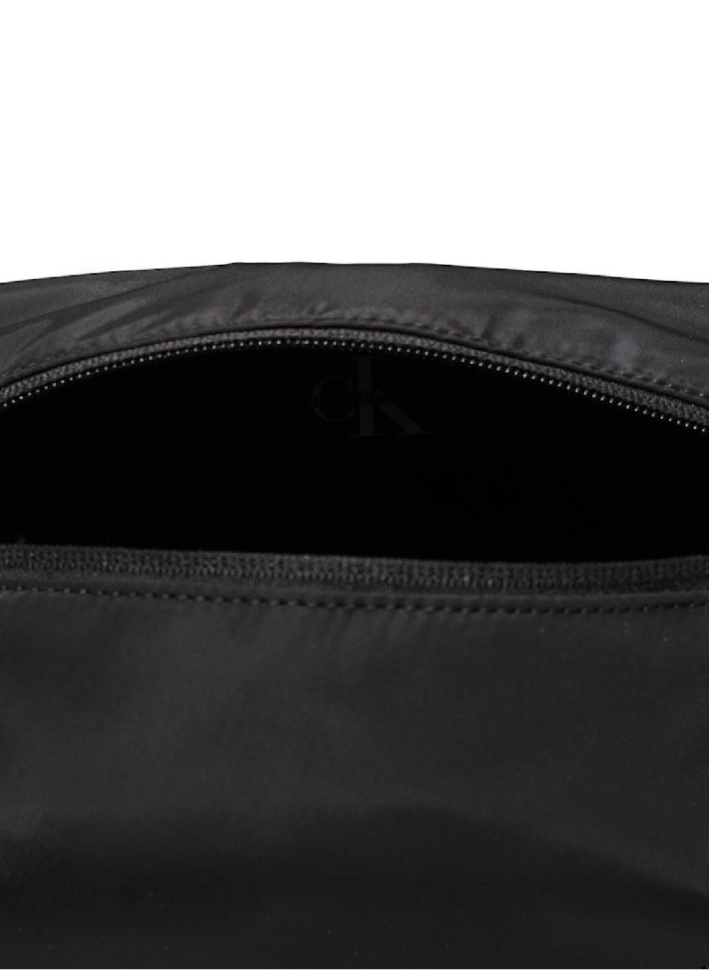 Calvin Klein Jeans Men's Wash Bag, Black - Recycled Polyester  - Image 3