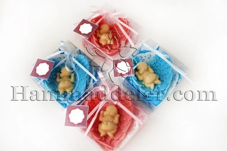 Hobs Baby Sleeping on Angel Wings Soap Making Set - 20 Soap Dishes