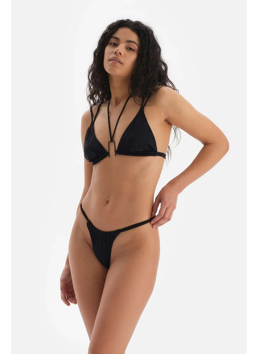 داجي Black Triangle Covered Bikini Top