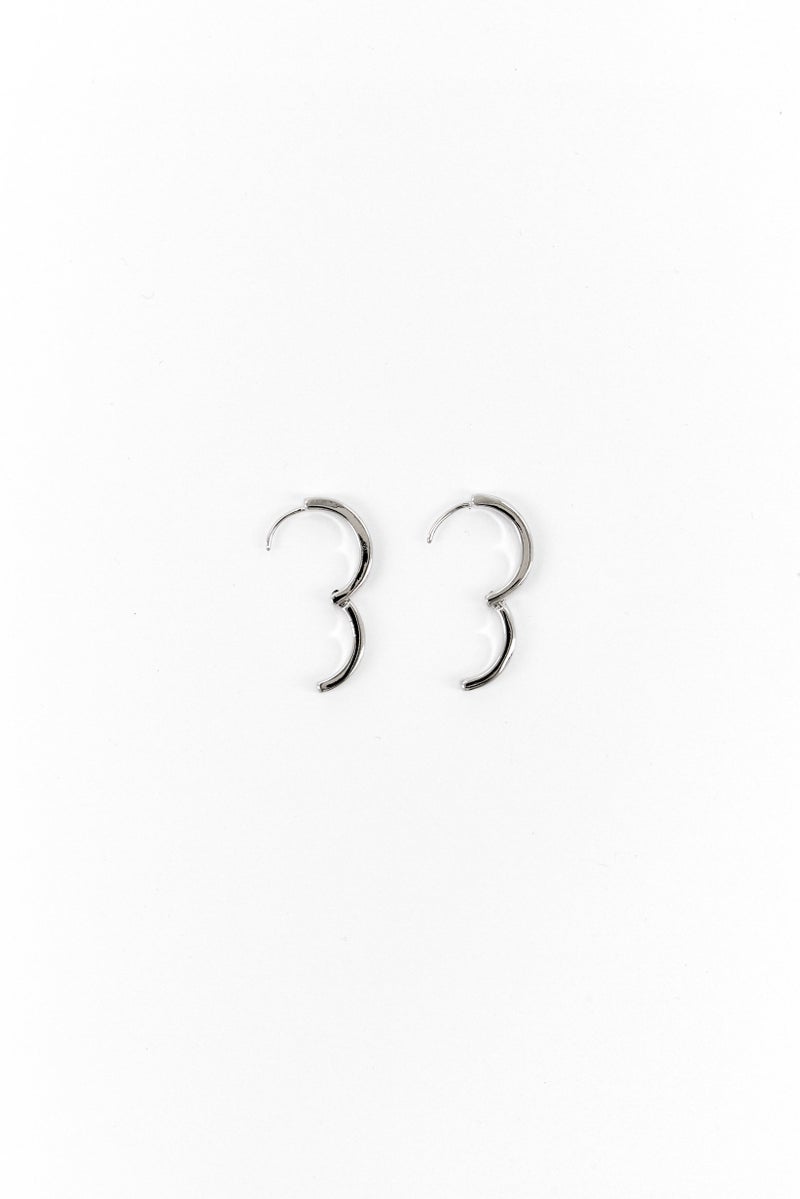 Mestige Women 1 Pairs Silver Plated Hoop Earrings, Silver  - Image 2