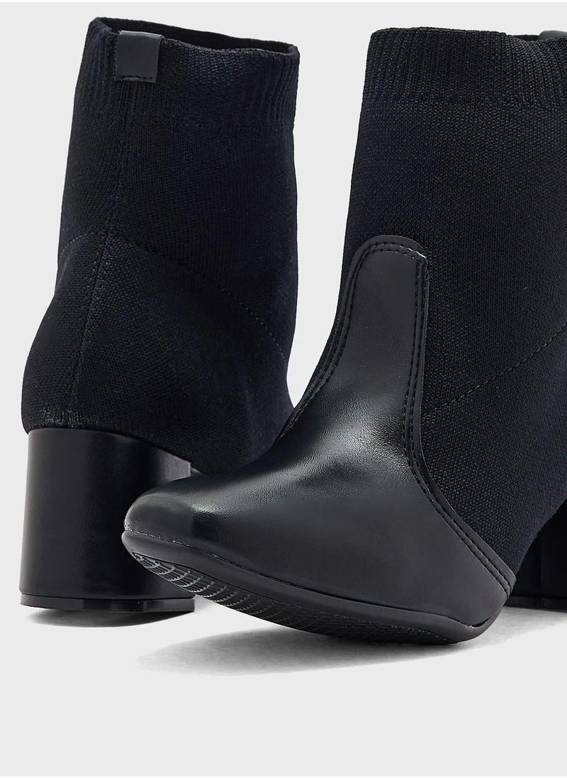 بيرا ريو Angela Mid Heel Ankle Boots
