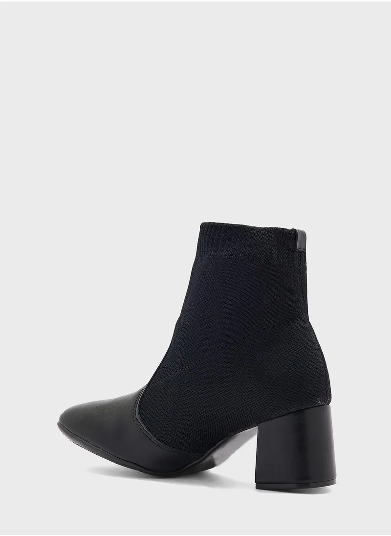 بيرا ريو Angela Mid Heel Ankle Boots