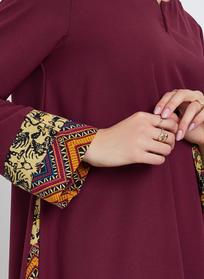 تايك تو جلابية مطبوعة بلون بورغندي مع لوحة جانبية - Image 3