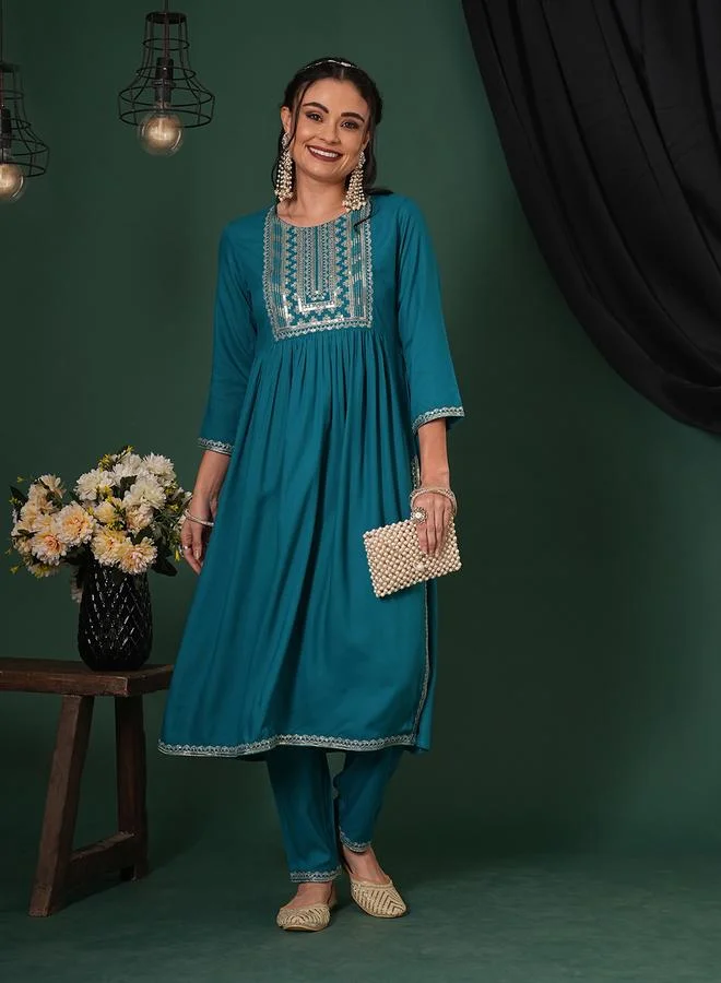 جلو باص طقم كورتا احتفالية مجمعة مطرزة بزاري وترتر مع بنطال مستقيم