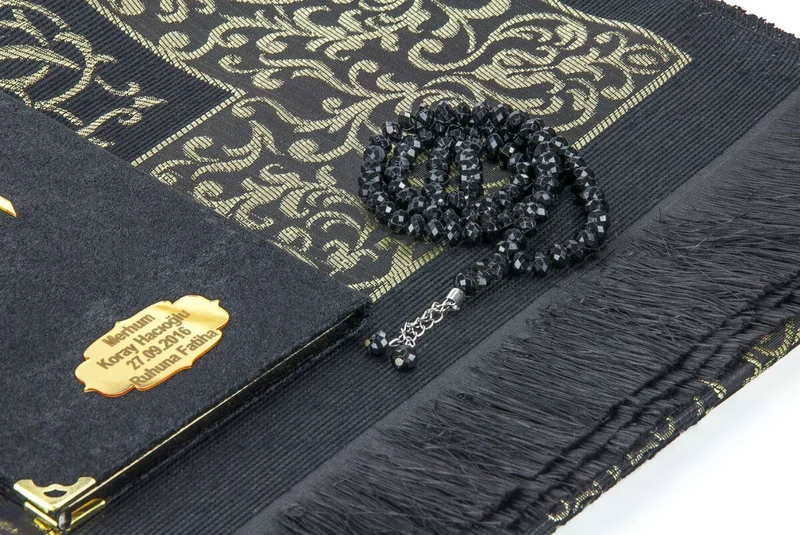 İhvan Ikhvan 10 Pieces Velvet Covered Bag Size Book of Yasin with Taffeta Prayer Mat Special Box with Name of Allah Name Plate with Rosary Black 1217