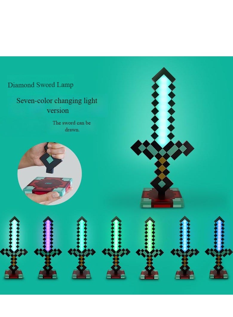 ماين كرافت الماس السيف 38.5 سم USB مصباح مكتبي LED ضوء ليلي - لعبة إضاءة مزاجية بجانب السرير مزخرفة وممتعة وآمنة ورائعة للأطفال والفتيان والمراهقين والبالغين واللاعبين - مثالية لغرف النوم العائلية أو غرف المعيشة أو المكاتب  - Image 1