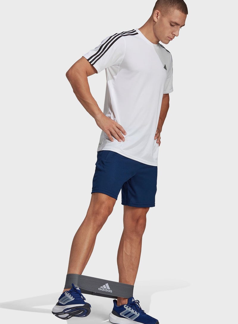 اديداس شورت أساسي بشعار الماركة - Image 3