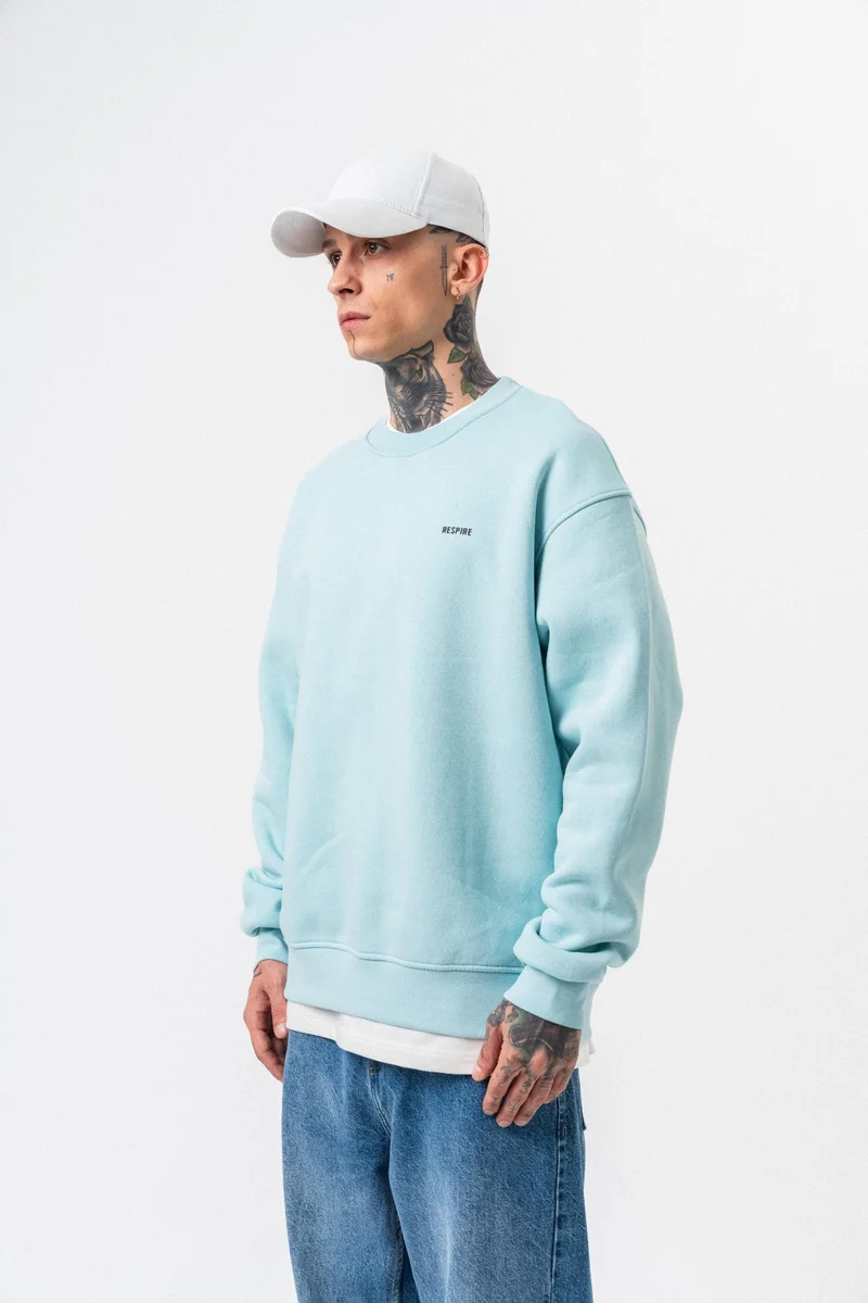 ريسباير سويت شيرت رجالي بقصة واسعة بتفاصيل حرفية باللون الأزرق الفاتح