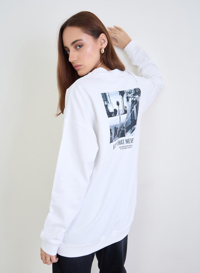 Styli White Graphic Print Oversized Sweatshirt - Image 5