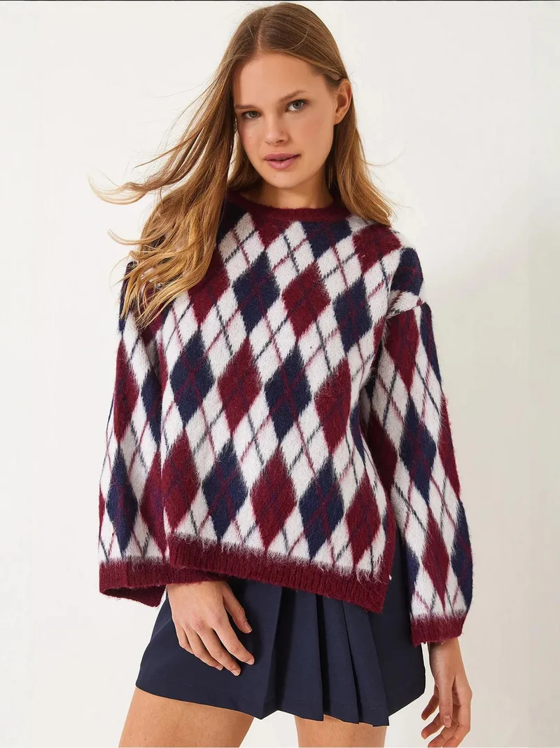 Bianco Lucci LUCCI Crew Neck Slit Knit Sweater in Baklava Pattern