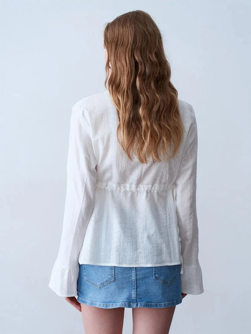 ديلفين DILVIN Embroidered V-neck Woven Blouse