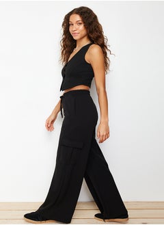 trendyol بنطلون أسود بقصّة مستقيمة/عادية مع تفاصيل جيوب TWOSS24PL00073  - Image 2