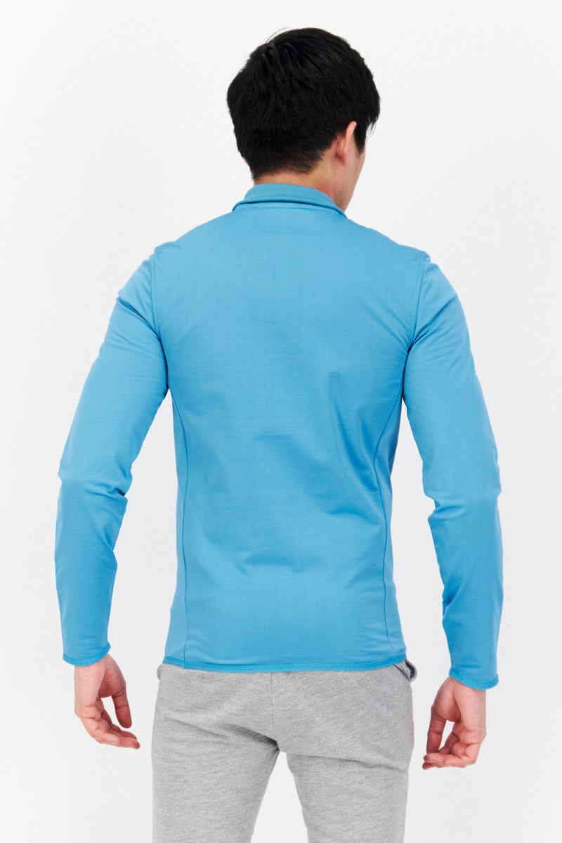 Lyle & Scott سويت شيرتات بأكمام طويلة مع ياقة متوسطة للرجال، شعار العلامة التجارية، أزرق فاتح - Image 2