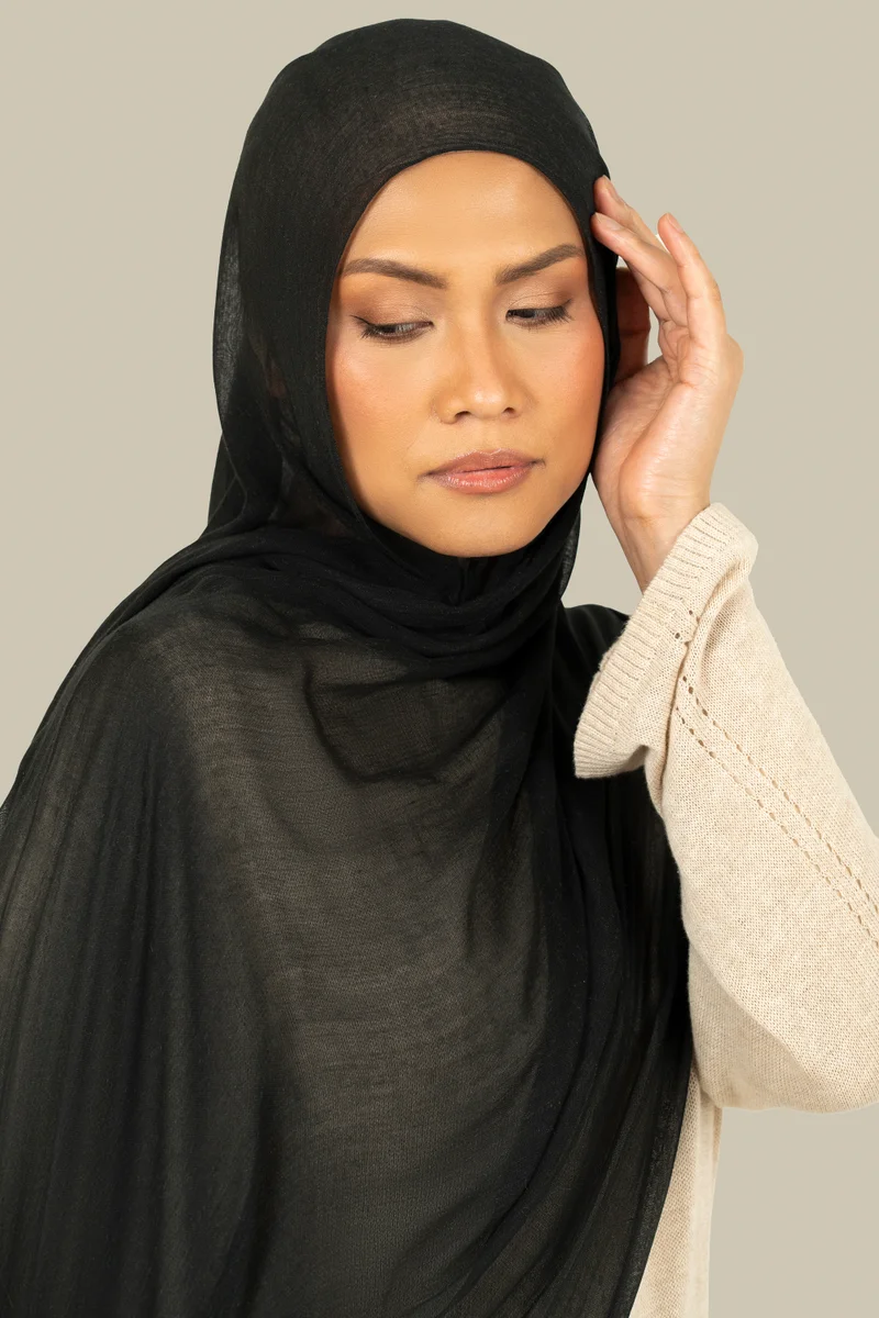 سيلكروز حجاب حرير مودال أسود