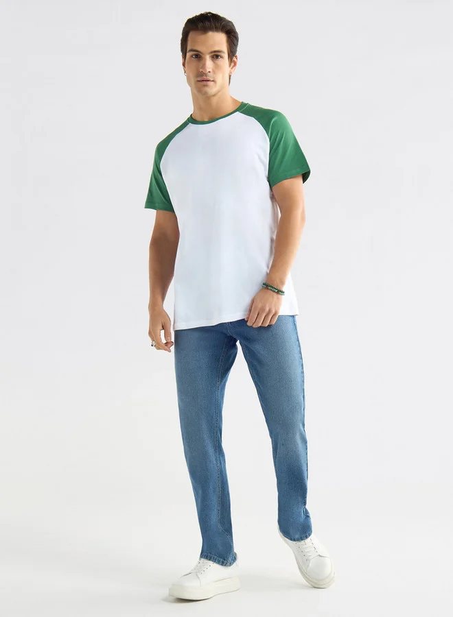 سبلاش فيڤ تيشيرت بقوالب ملوّنة وياقة ضيّقة وأكمام مغايرة