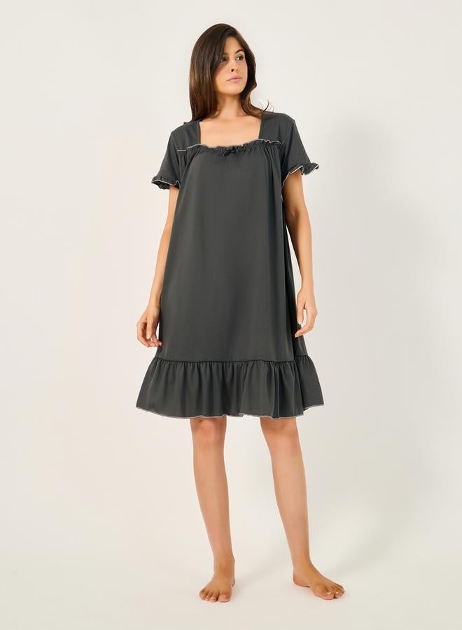 Styli Contrast Lettuce Edge Gathered Neck Ruffle Hem Nightdress  - Image 1