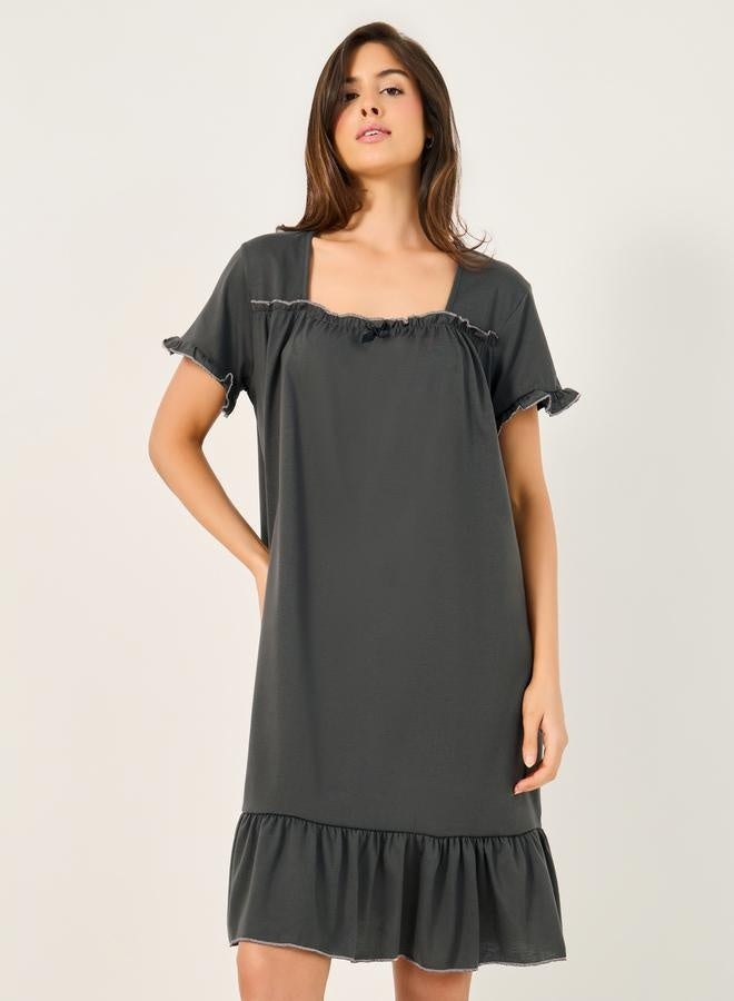 Styli Contrast Lettuce Edge Gathered Neck Ruffle Hem Nightdress  - Image 2