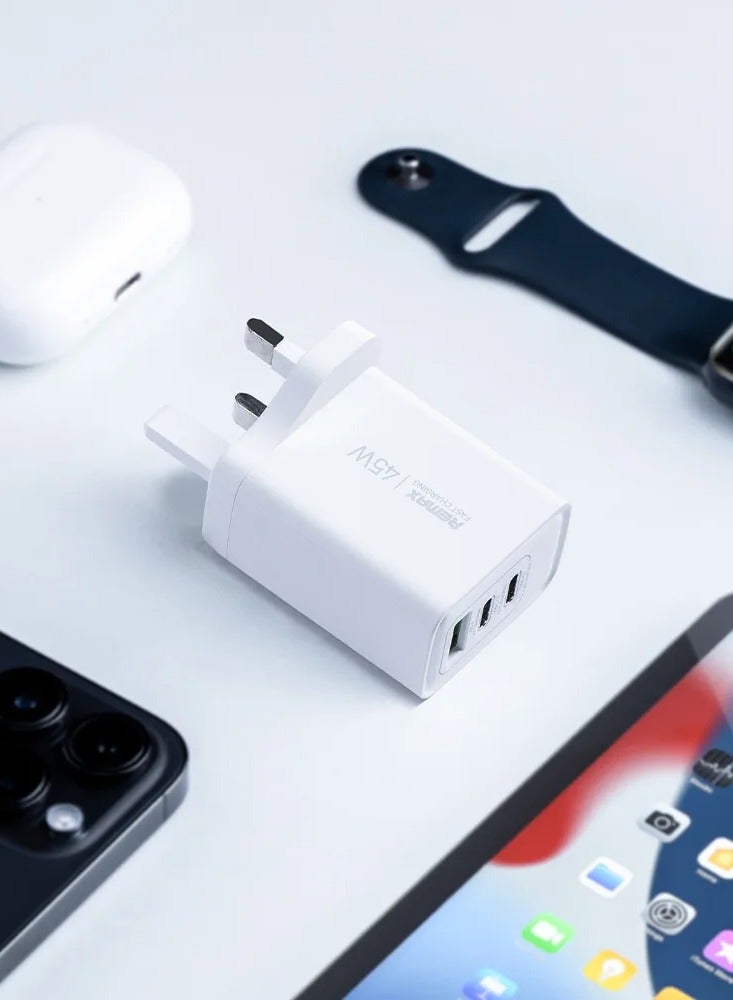 REMAX 45W Fast Charging Adapter, 3-Port USB-C & USB Travel Charger for Phones, Tablets, Laptops, EU/UK/US Plug Compatibility - Image 3