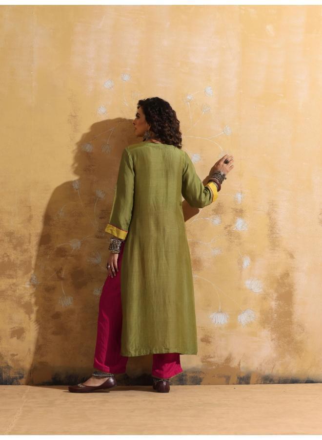 trueBrowns Green Muslin Silk High-Slit Kurta Pant Set - Image 2