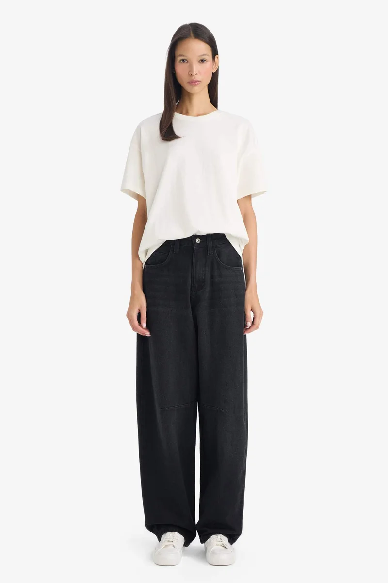 ديفاكتو Oversize Fit Crew Neck Short Sleeve T-Shirt