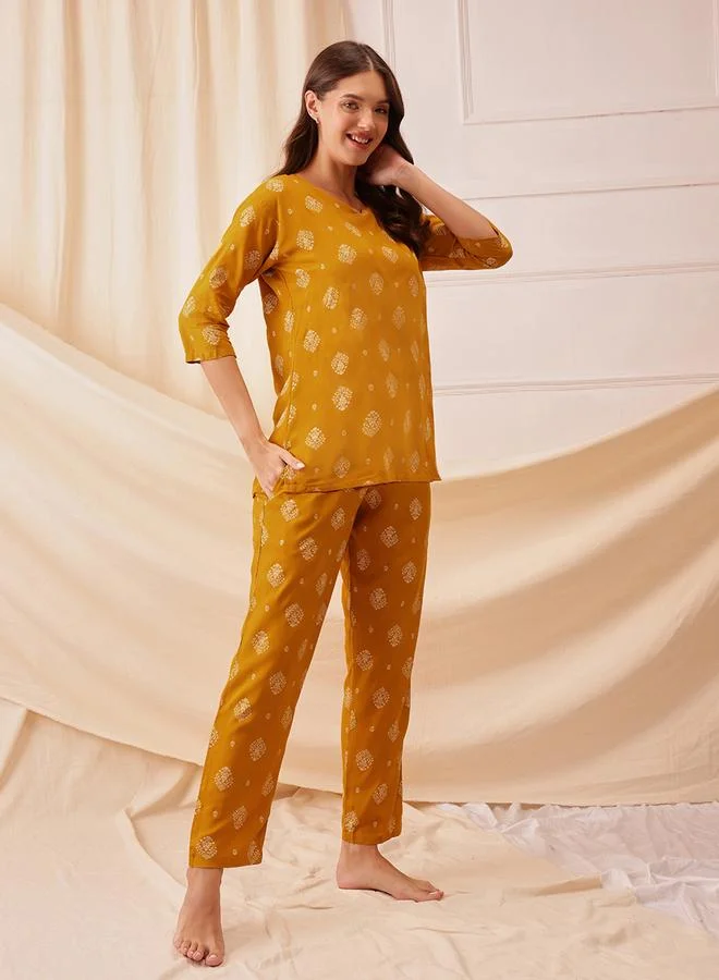 Clovia Clovia Printed V-Neck Top and Pyjama Set