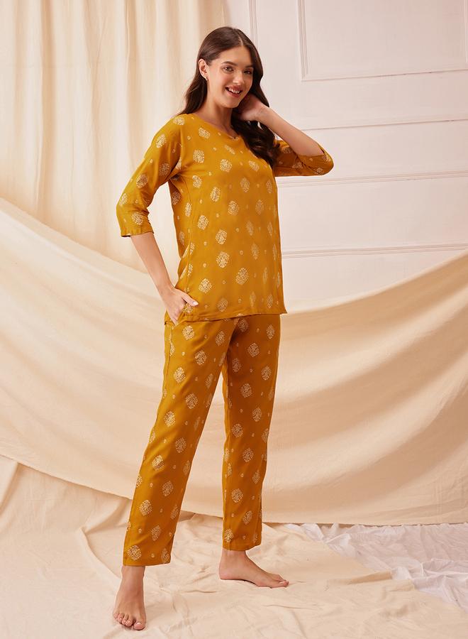 Clovia Printed V-Neck Top and Pyjama Set - Image 3
