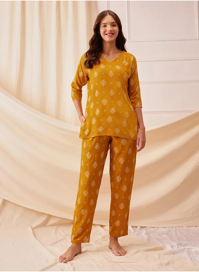 Clovia Clovia Printed V-Neck Top and Pyjama Set