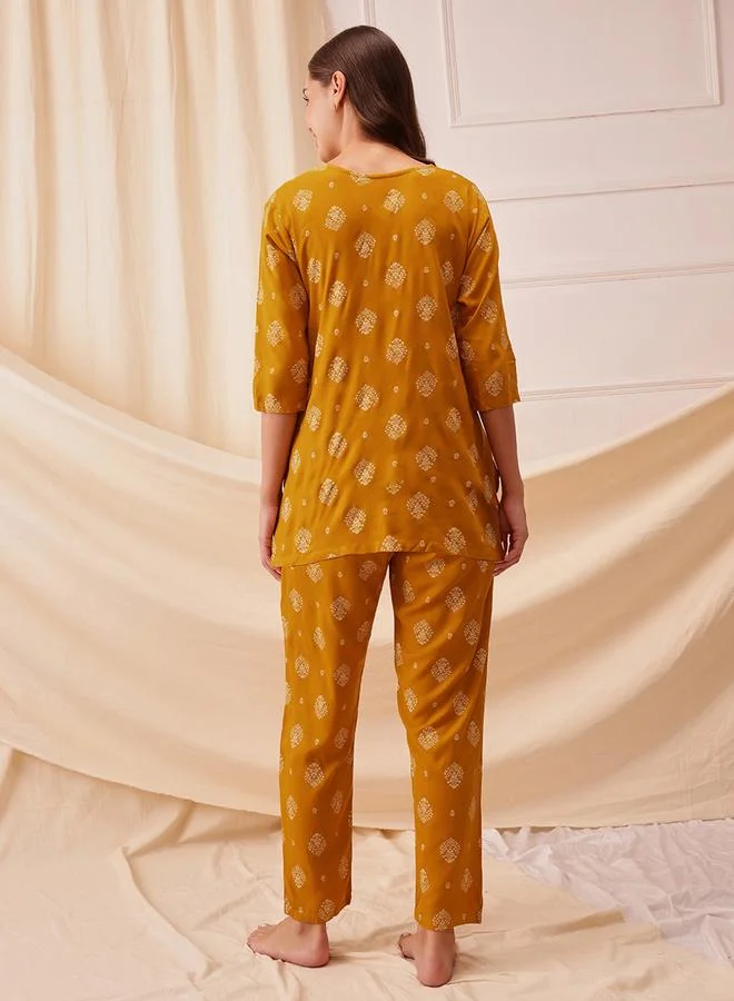 Clovia Clovia Printed V-Neck Top and Pyjama Set