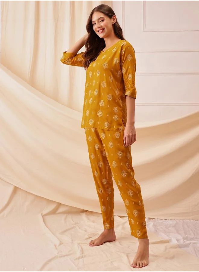 Clovia Clovia Printed V-Neck Top and Pyjama Set