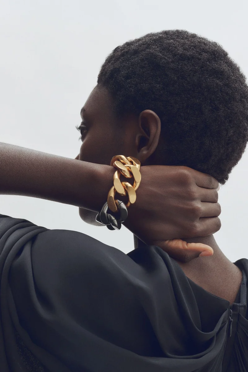 اتش اند ام سوار بلونين