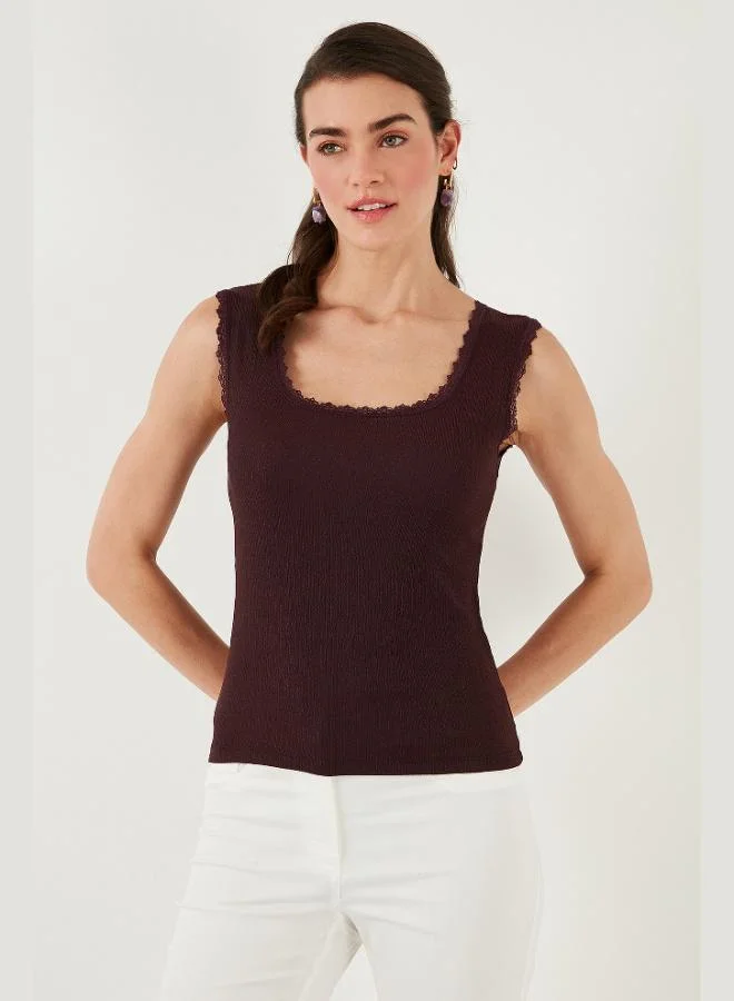 ليلا بلوزة نسائية بدون أكمام بياقة مربعة وحمالات عريضة من الدانتيل وملمس مجعد