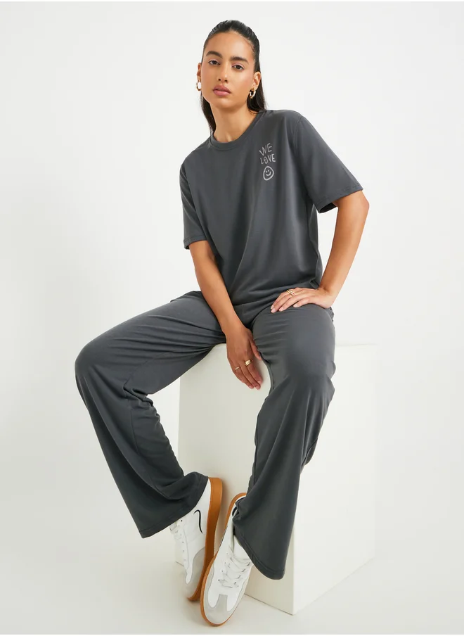 ستايلي Graphic Print Short Sleeve T-Shirt and Wide Leg Joggers Co-Ords