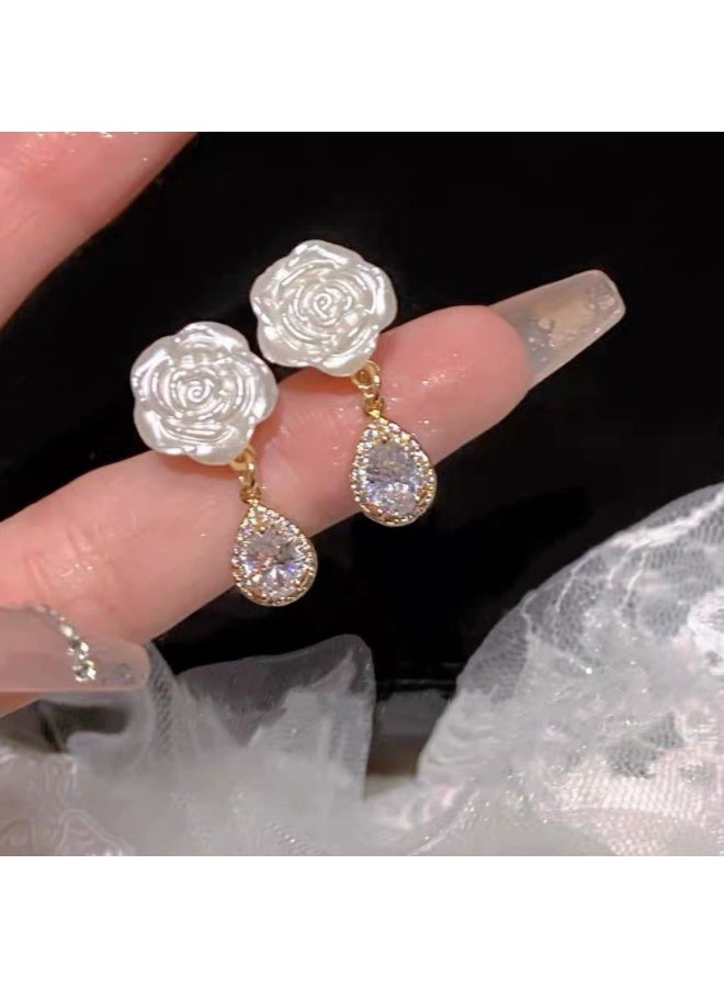 Goolsky أقراط كاميلية بيضاء أنيقة بتصميم فرنسي – مجوهرات زهور صغيرة طازجة للنساء، تصميمات كاميلية بيضاء مع دبابيس فضة S925، للربيع/اليومي/الملابس العادية، فخامة بسيطة - Image 3