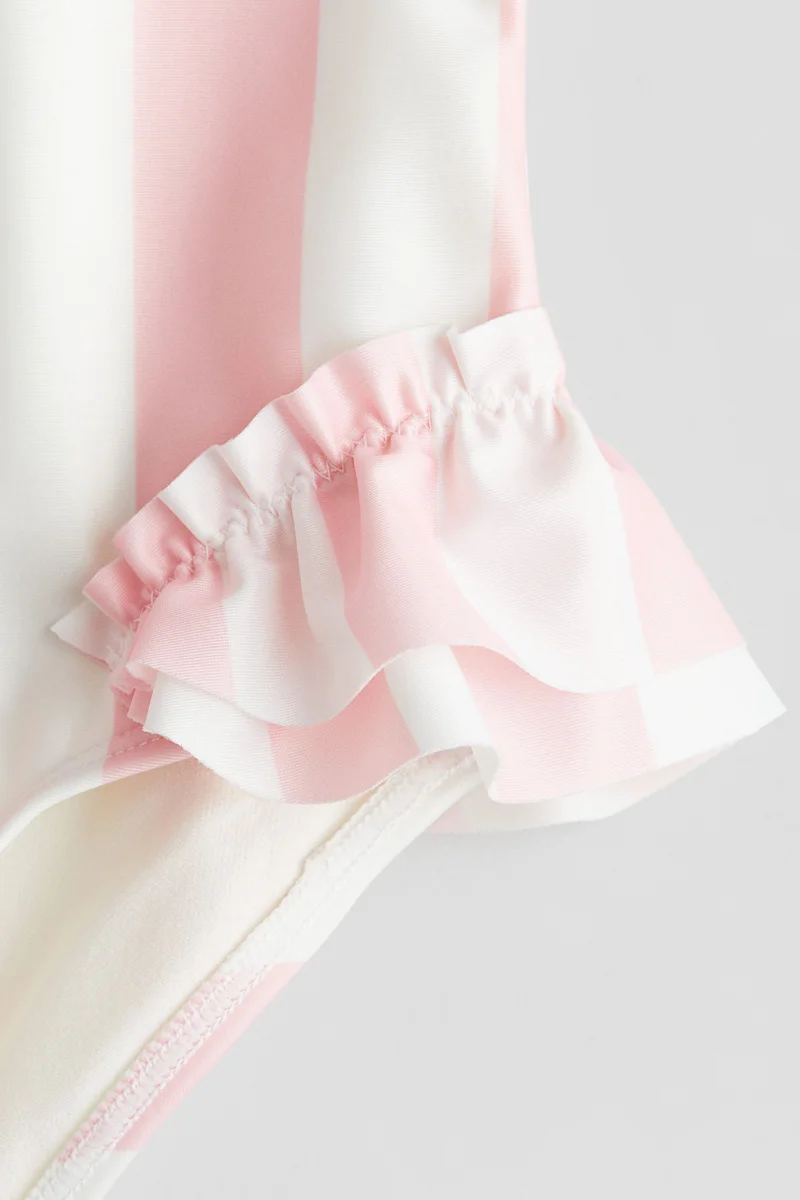 اتش اند ام ملابس سباحة بطبعة كاملة وحواف مكشكشة