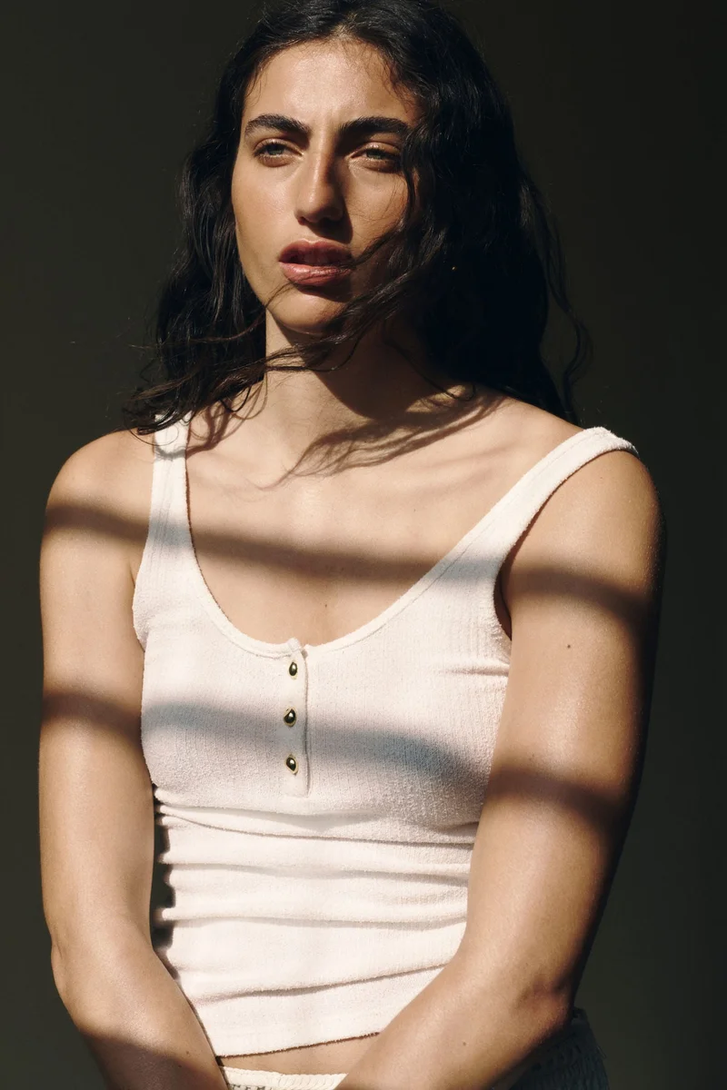 اتش اند ام فيست توب محبوك من نسيج مرن