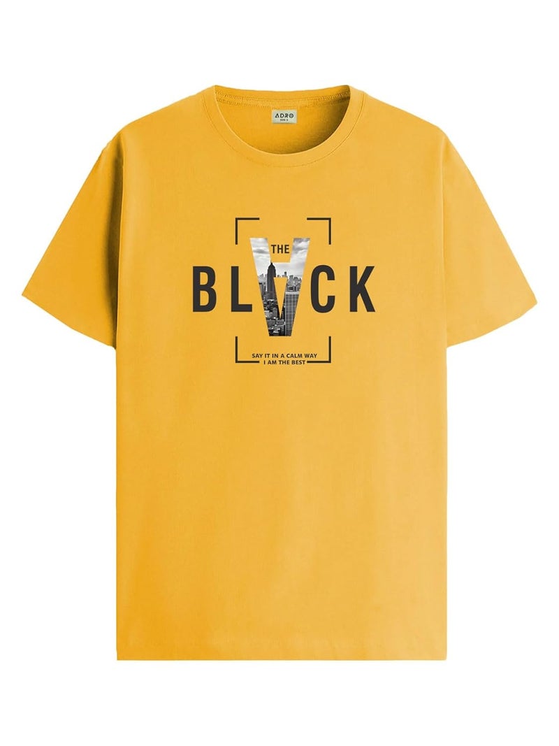 adro تي شيرت أادرو للرجال بقصة عادية بلون الخردل مع تصميم بلوك فيجن BLVCK الجريء - Image 1