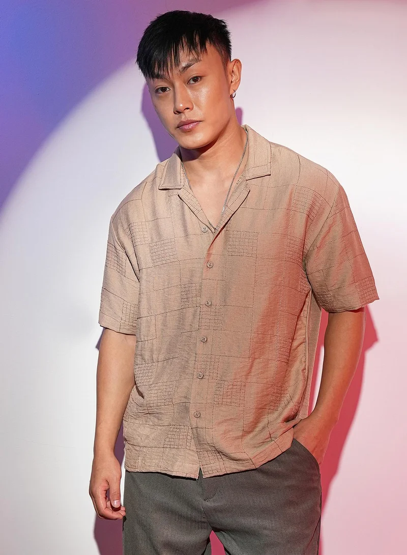 Campus Sutra Campus Sutra Men's Tan Brown Graph-Tactile Oversized Shirt For Casual Wear | Cuban Collar | Short Sleeve | Button Closure | Oversized Shirt Crafted With Comfort Fit For Everyday Wear