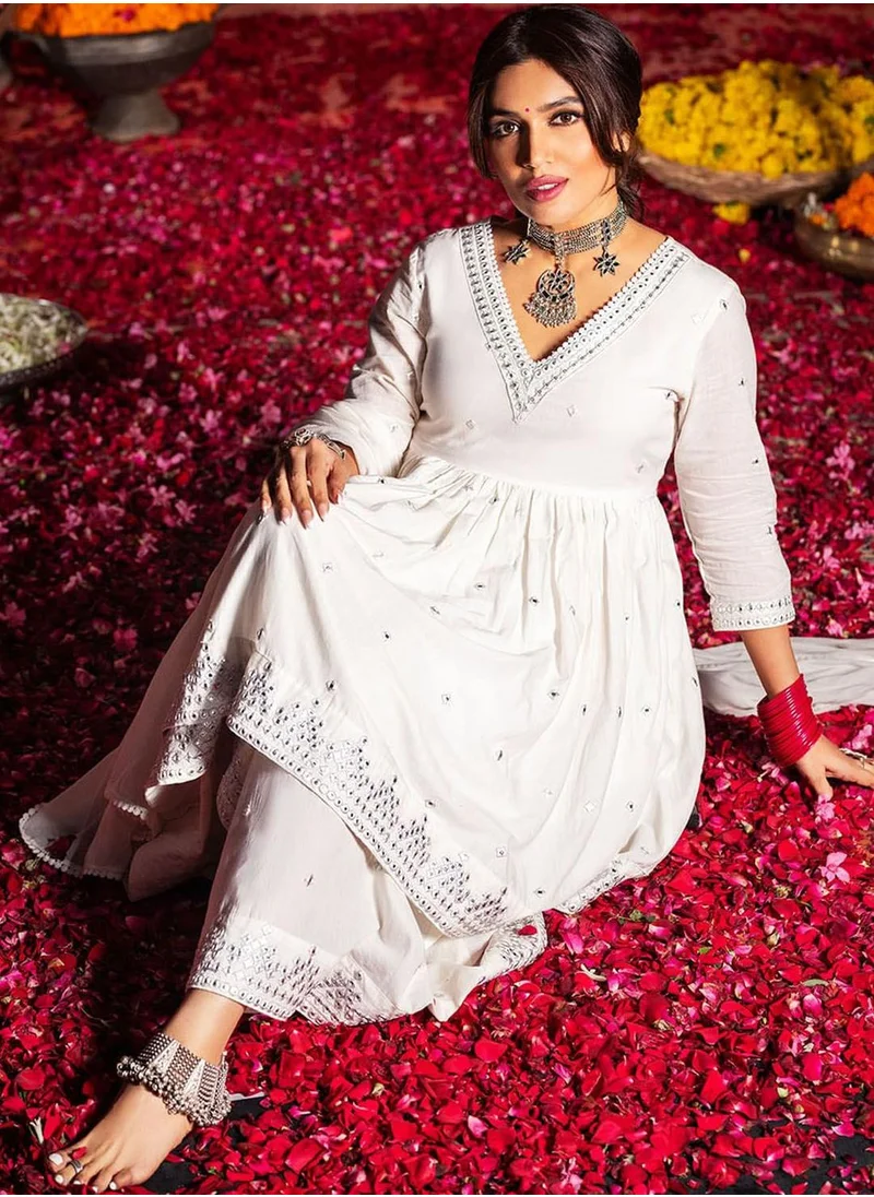 ISHIN Off White Kurta Set Straight Fit 3/4 Sleeve Sleeve made from Cotton featuring Self Design design and Round Neck neckline - Perfect for Ethinic!